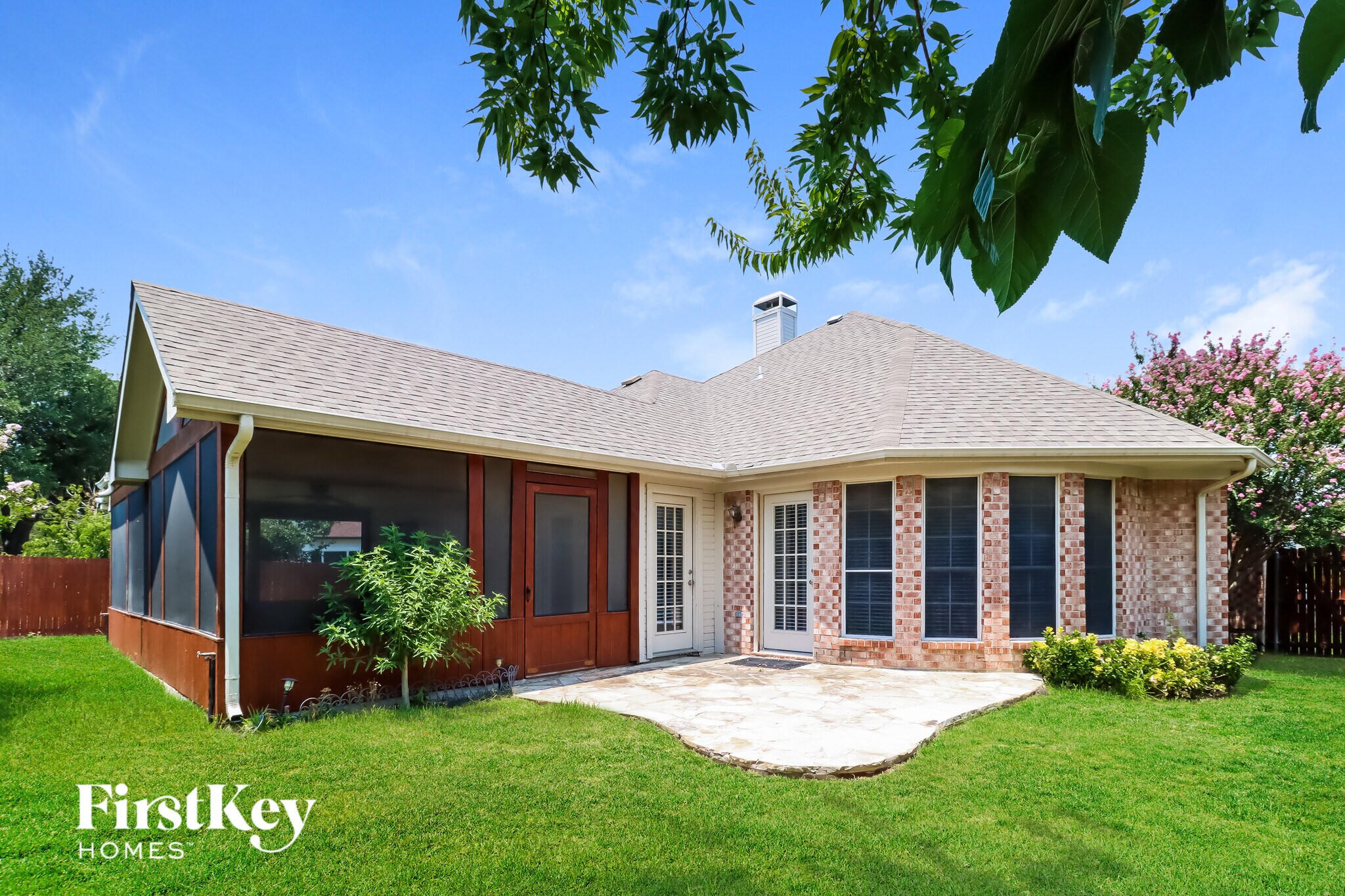 Building Photo - 2204 Reedway Ct