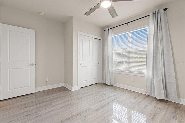 Building Photo - 9256 Royal River Cir