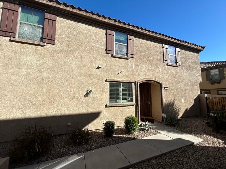 Building Photo - 8111 W Lynwood St