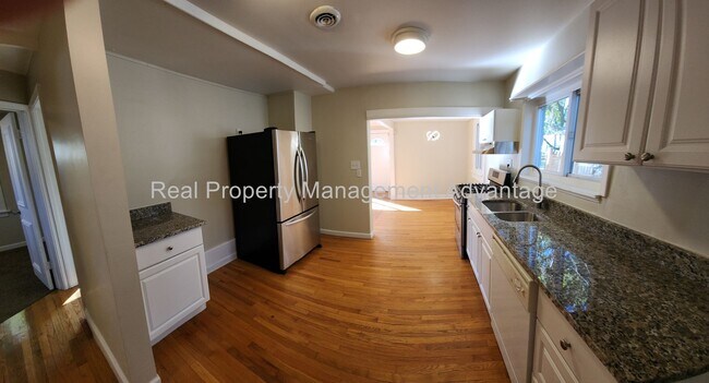 Building Photo - Spacious, Renovated and Close to Ferndale!