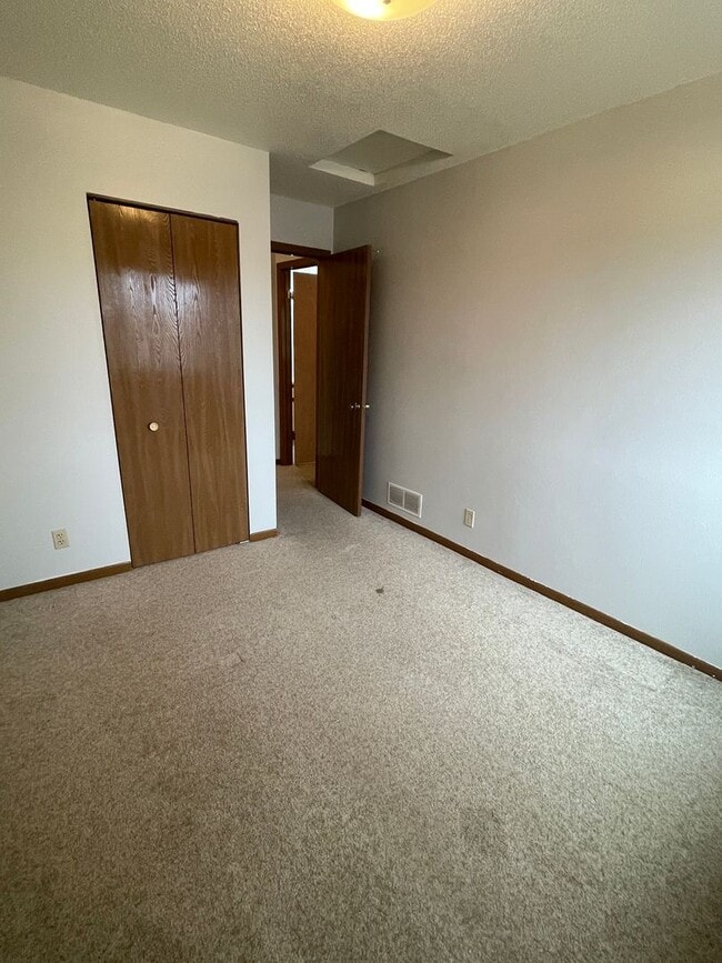 Building Photo - 4 Bedroom, 2 Bath Home for Rent