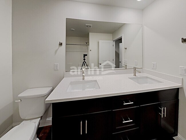 Building Photo - 711 Terrain Star Ave