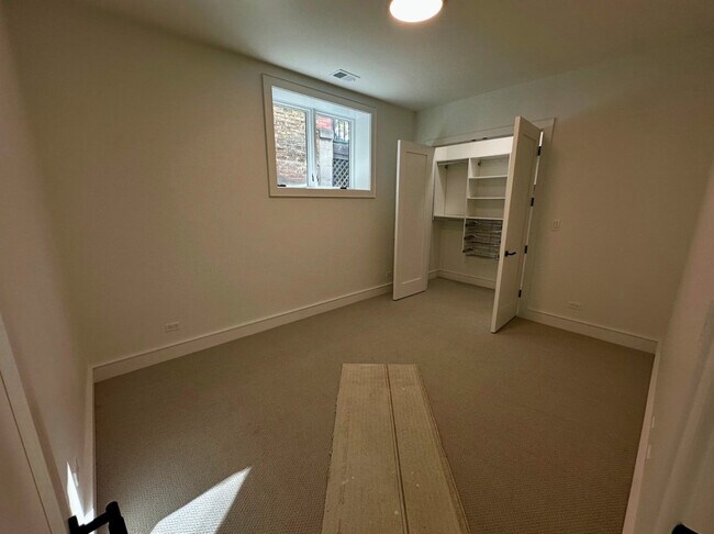 Building Photo - 4243 N Damen Ave