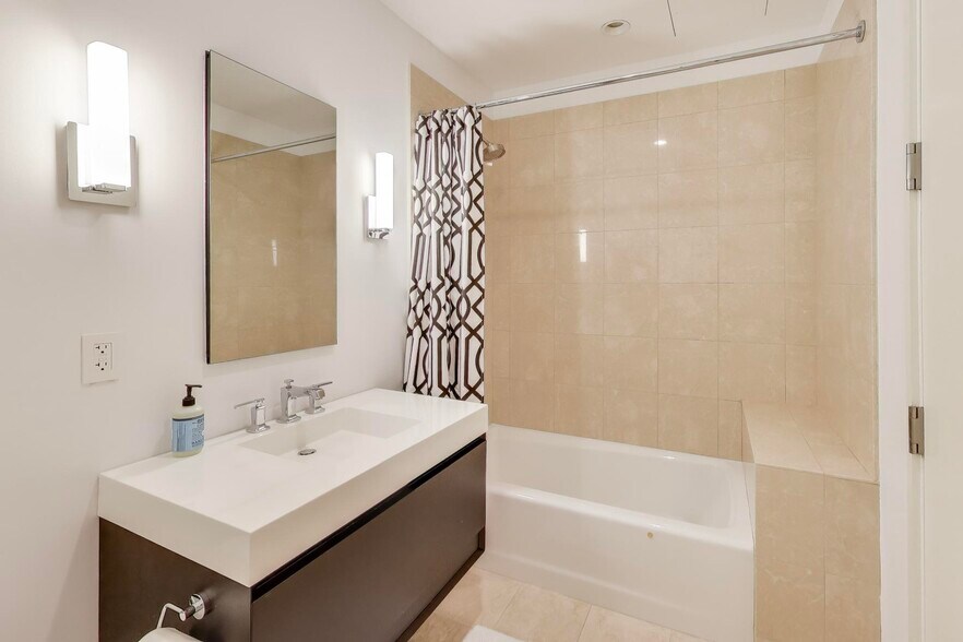 Building Photo - 401 N Wabash Ave