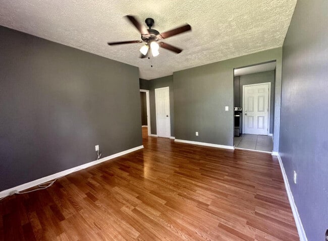 Building Photo - 24 SW 10th Ave