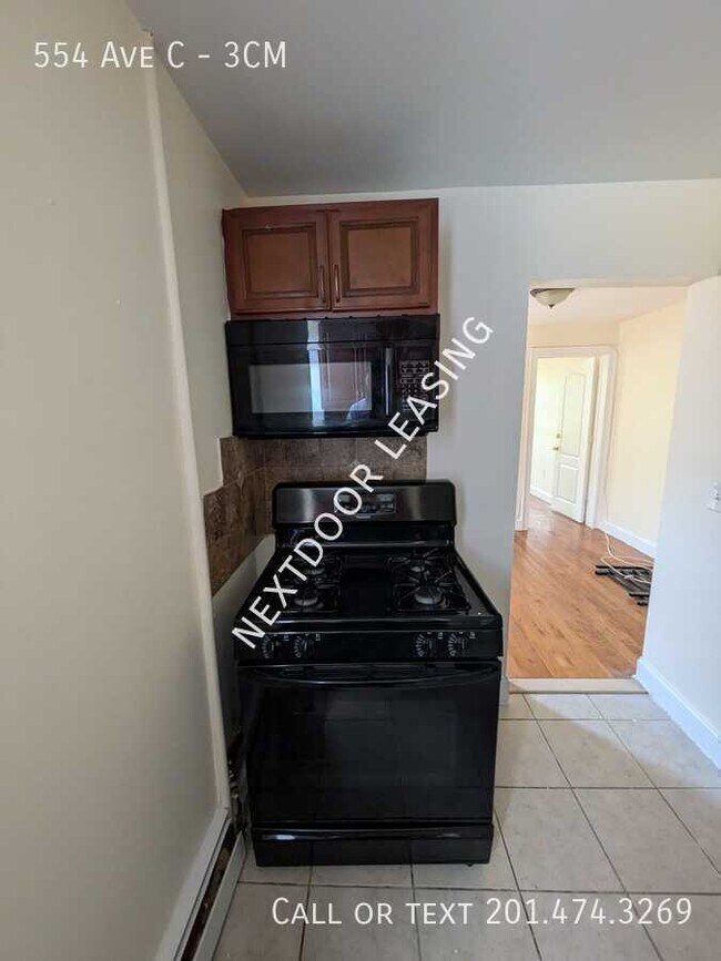 Building Photo - 554 Avenue C