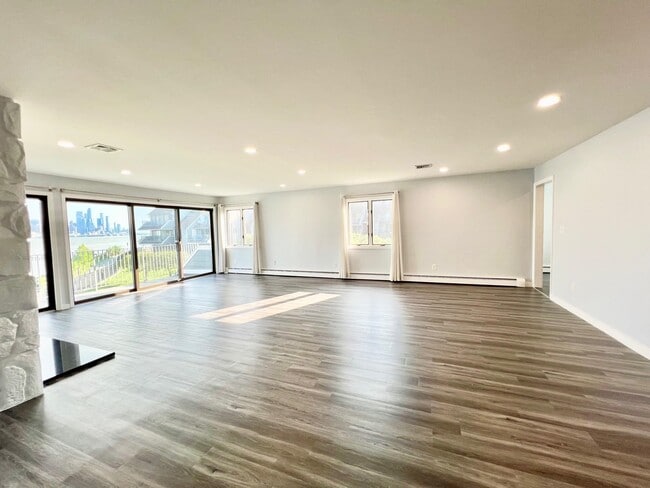 Building Photo - 4C Cove Ln