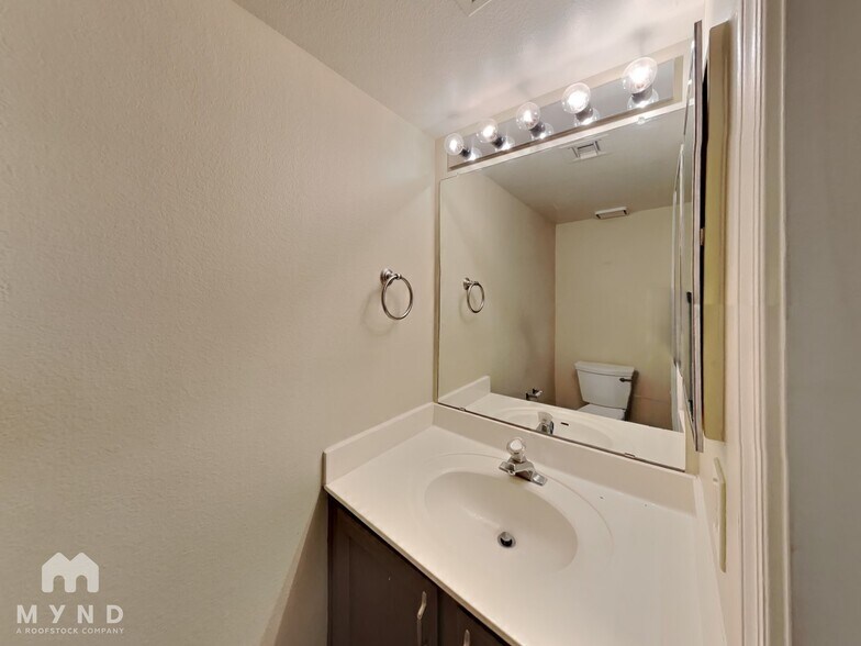 Building Photo - 8161 N Midnight Way