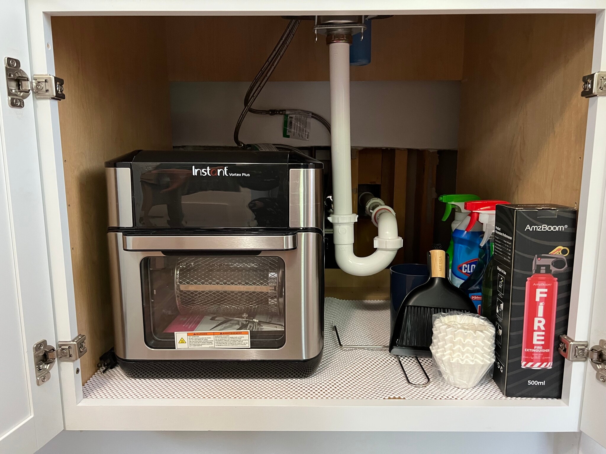 A multi-use oven is available allowing airfrying and rotisserie. - 908 Lake Rd