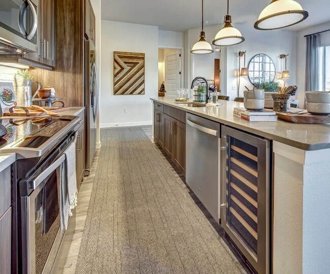 Building Photo - 221 W Lancaster-4244