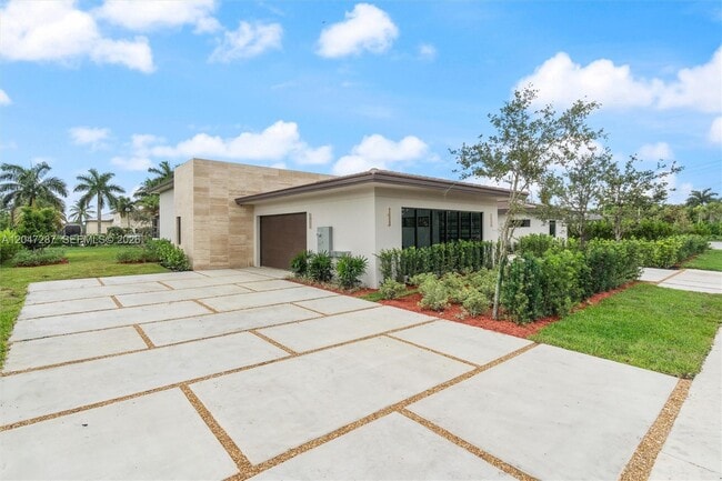 Building Photo - 14930 SW 16 Ct