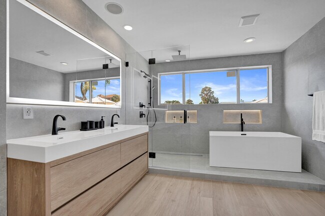 Building Photo - 885 Nafa Dr