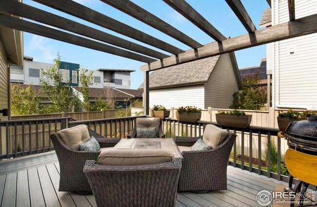 Building Photo - STUNNING 2 STORY SMART HOME IN LOUISVILLE