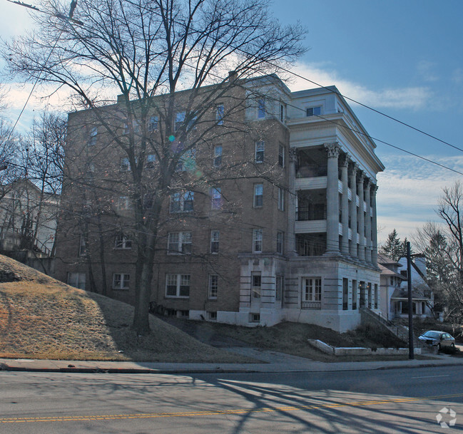 Building Photo - 635 Far Hills Ave