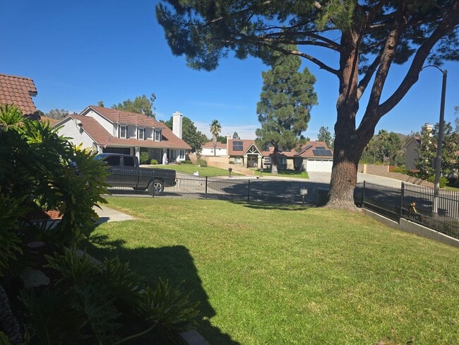 Building Photo - Nice Single Story Home