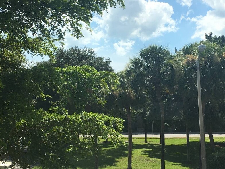 Building Photo - 634 Cohen Way