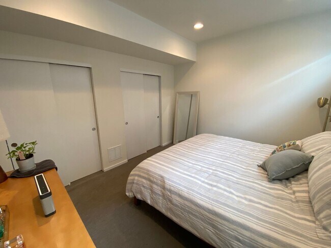 Building Photo - Charming 2BR Townhome in Denver