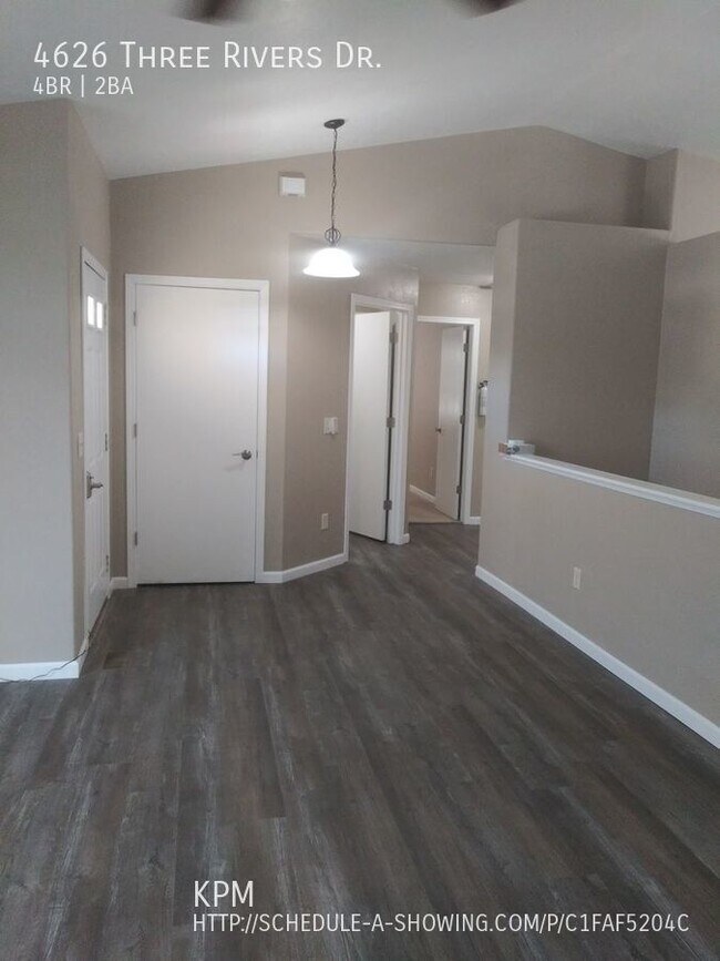 4 BED 2 BATH DOUBLE GARAGE NORTH 4626 Three Rivers Dr Rapid