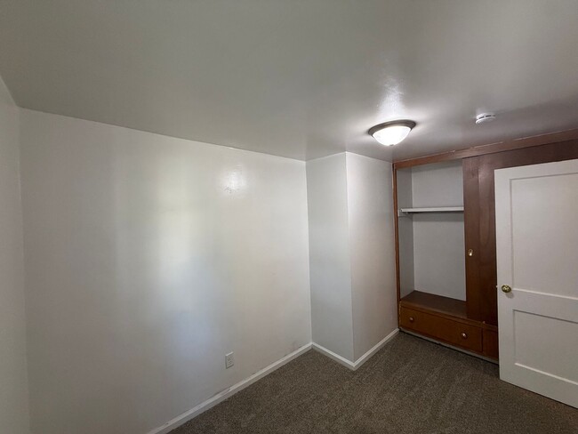 Building Photo - 707 17th St NW