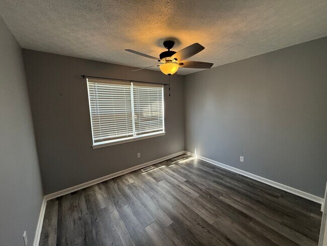 Building Photo - 80 Collins Ln