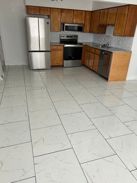 Building Photo - 223 Anderson Ln