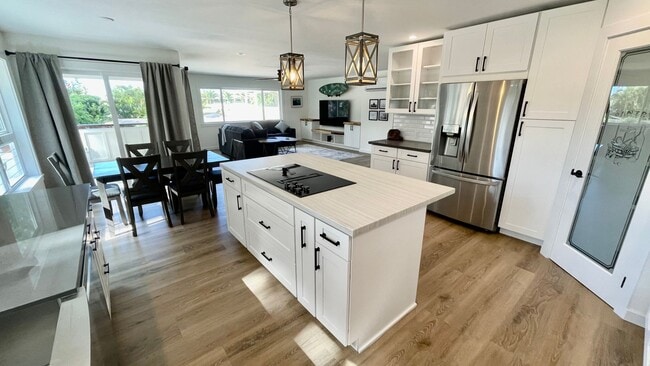 Building Photo - FULLY FURNISHED, STUNNING, BRAND NEW CONST...