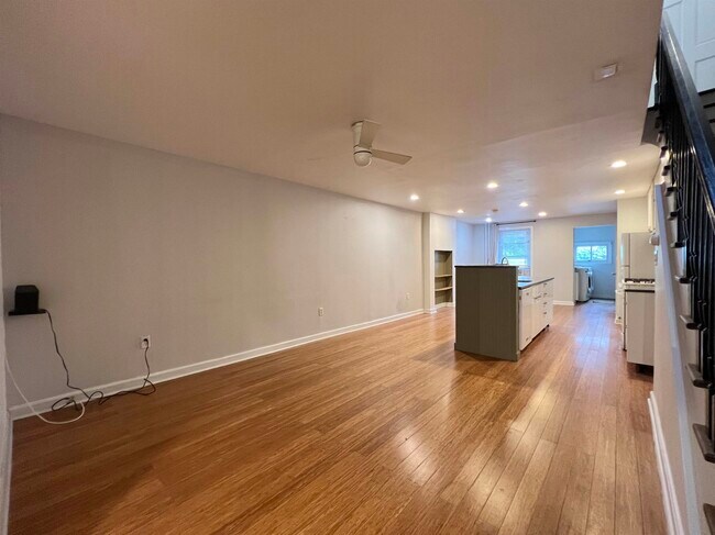 Building Photo - 148 Webster Ave
