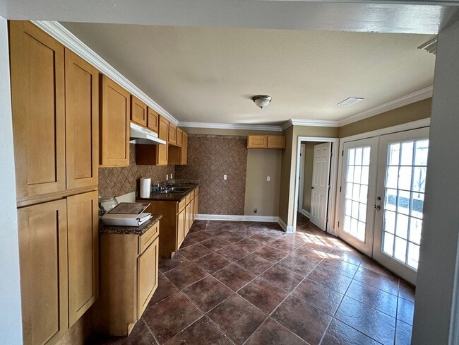 Building Photo - Lovely 4 Bedroom Home