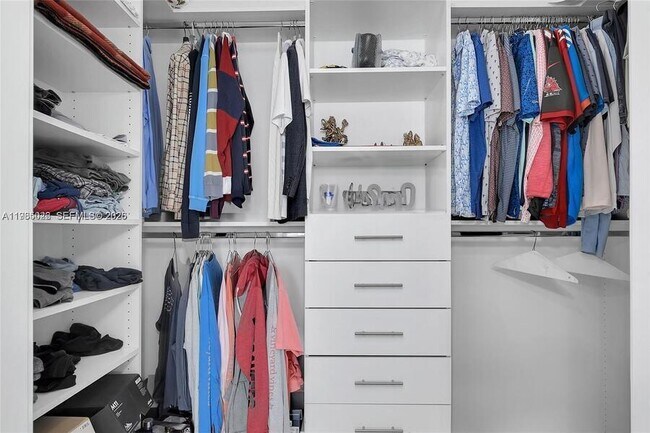 Building Photo - 480 NE 31st St