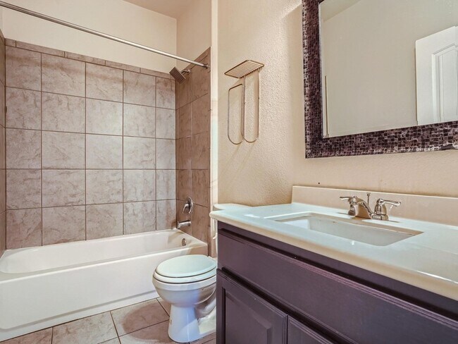 Building Photo - 120 Shiloh Cove