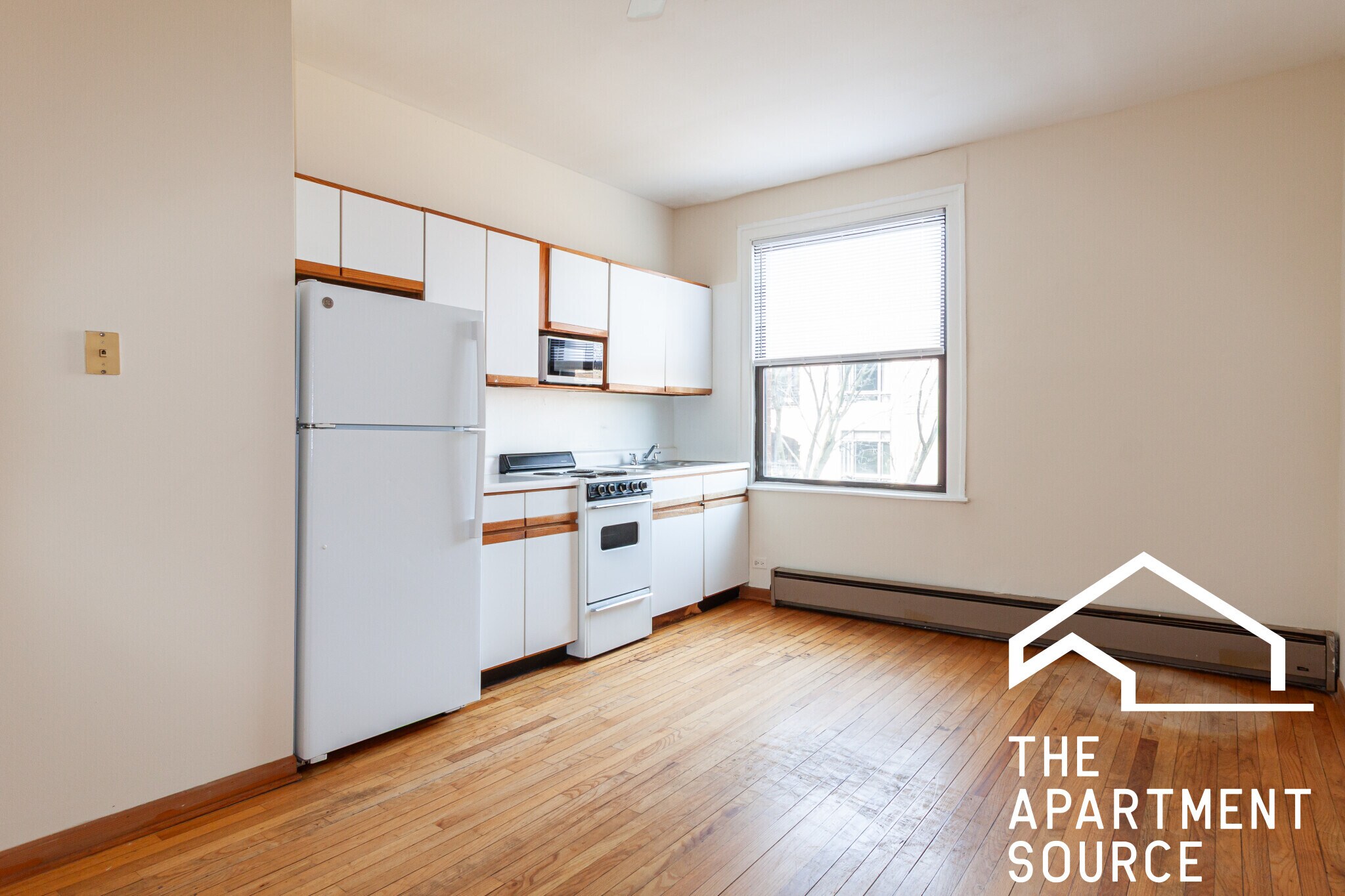 Building Photo - 634 W Barry Ave