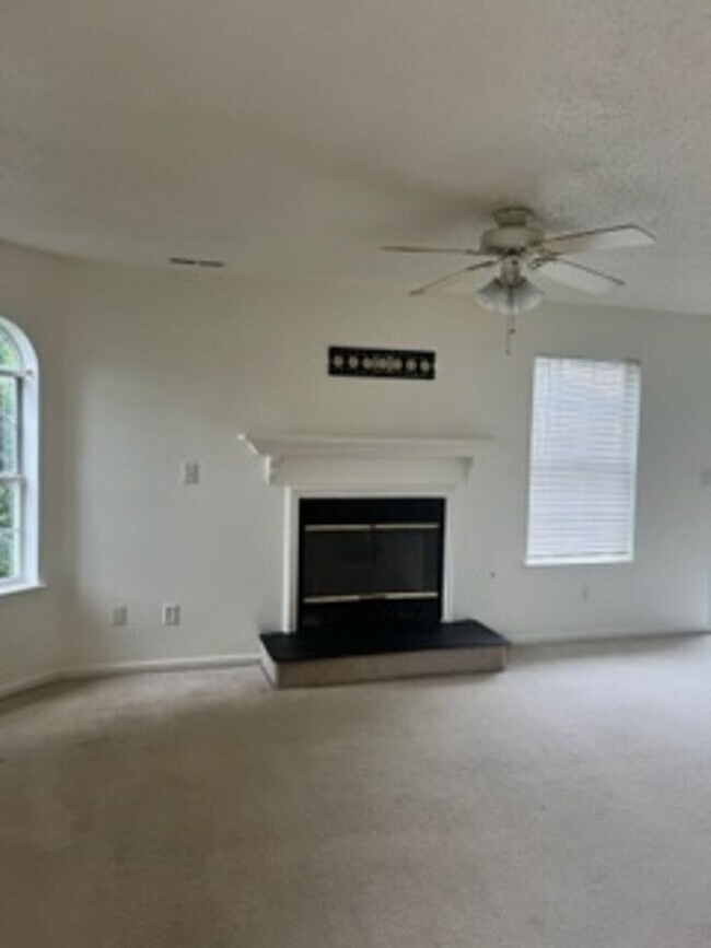 Building Photo - 2 Br 2 Bath