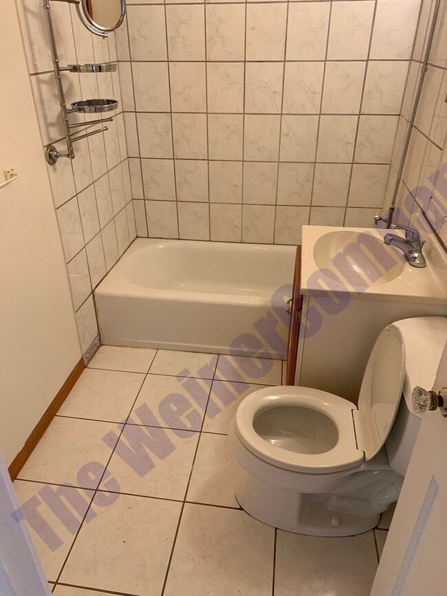 Building Photo - House near Hessel Park for sublease!