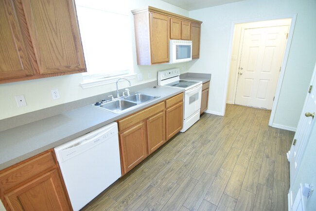 Building Photo - 900 Concho St