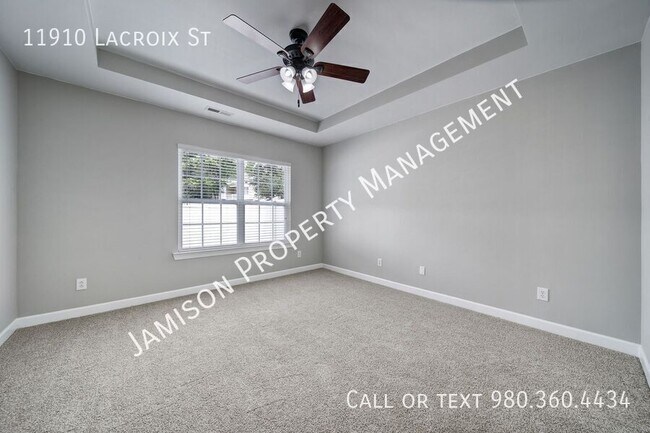 Building Photo - 11910 Lacroix St