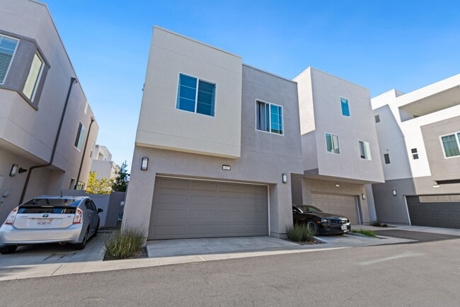 Building Photo - 3 Bedroom + Loft for Lease GREAT PARK LOCA...