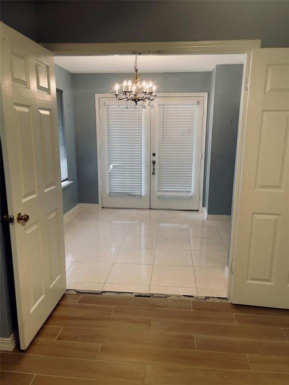 Building Photo - 631 E Country Grove Cir