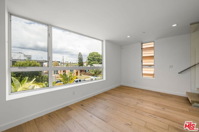 Building Photo - 808 Brooks Ave