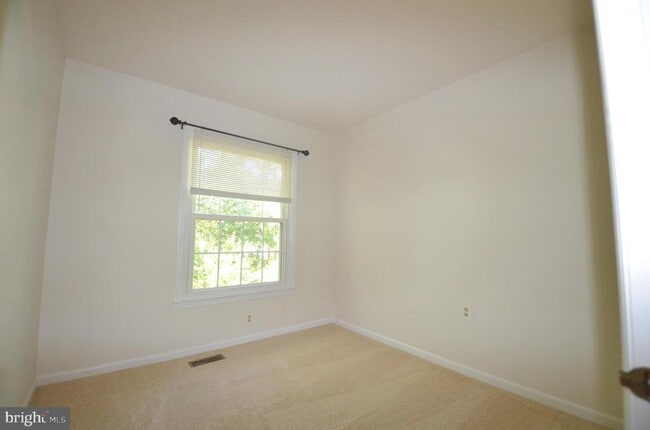 Building Photo - 5676 Ridge View Dr