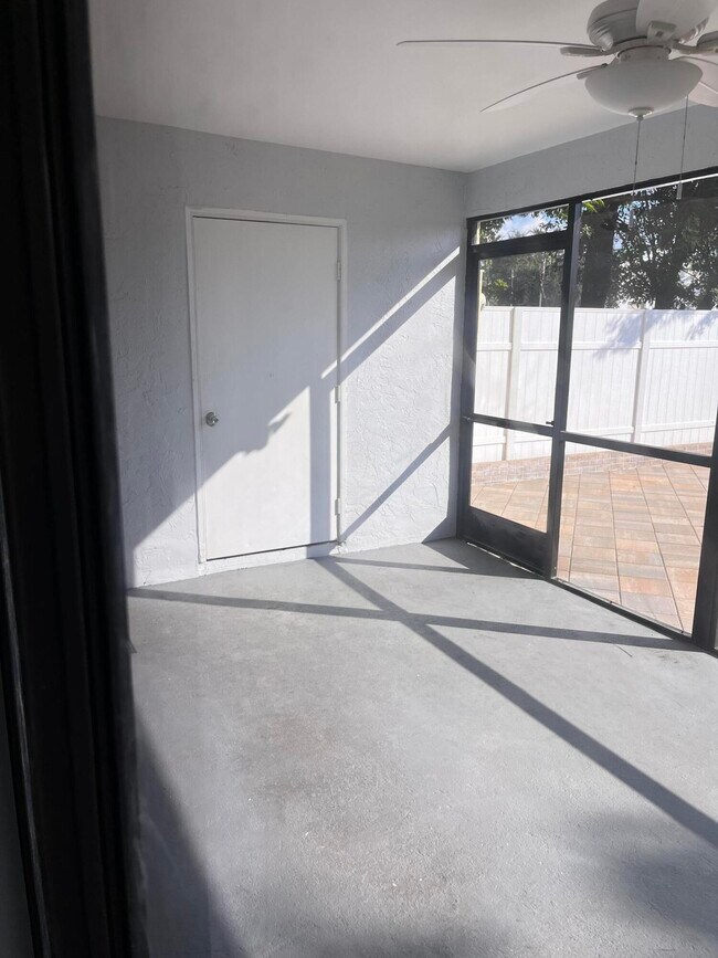 Building Photo - 1296 White Pine Dr