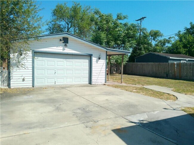 Building Photo - 1438 Ormond Dr