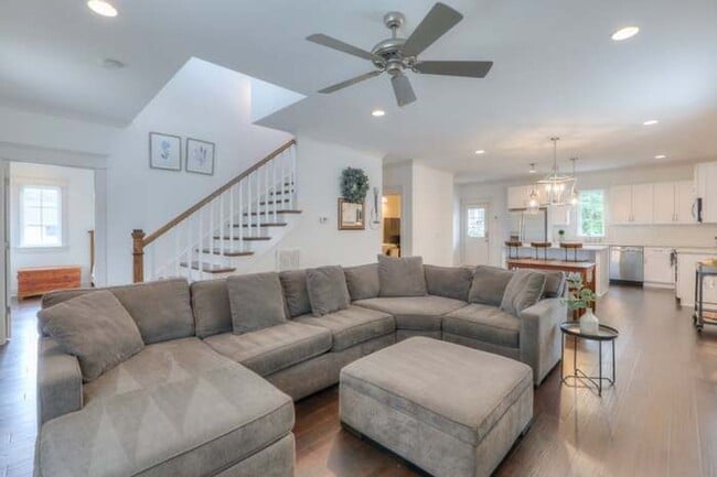 Building Photo - East Nashville 3 Bedroom 2.5 Bath!