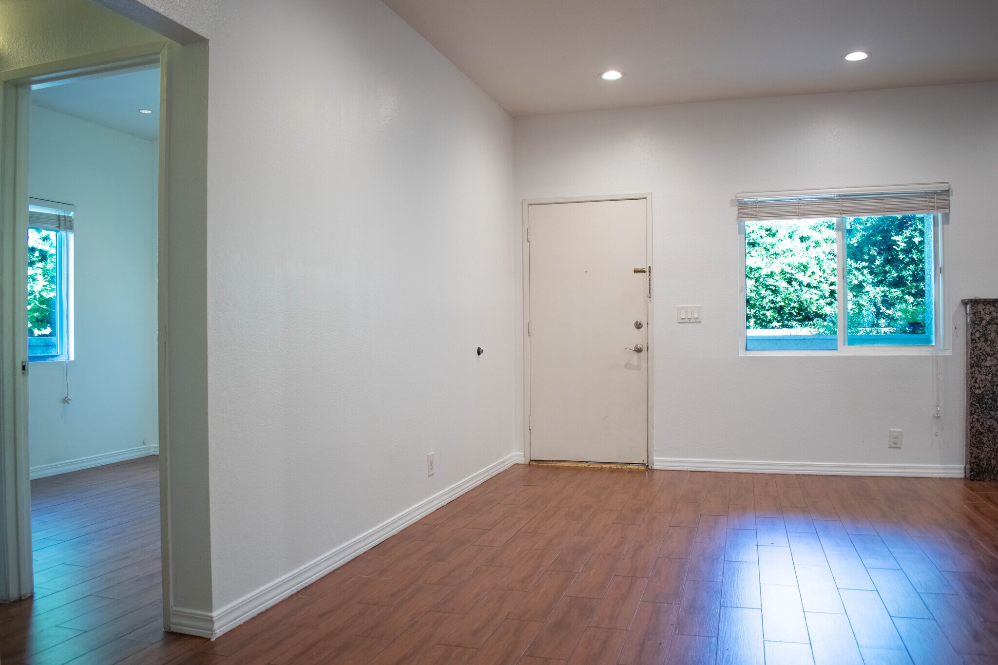 Building Photo - 12 Andarrios