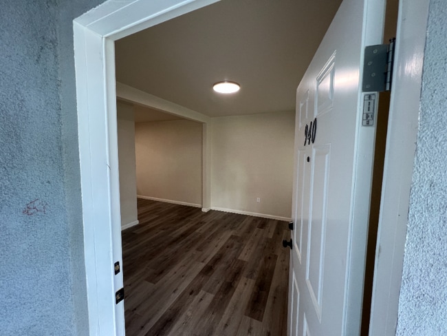 Building Photo - 940 N Van Ness Ave