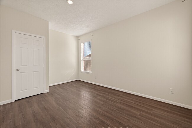 Building Photo - 15610 Birchdale Dr