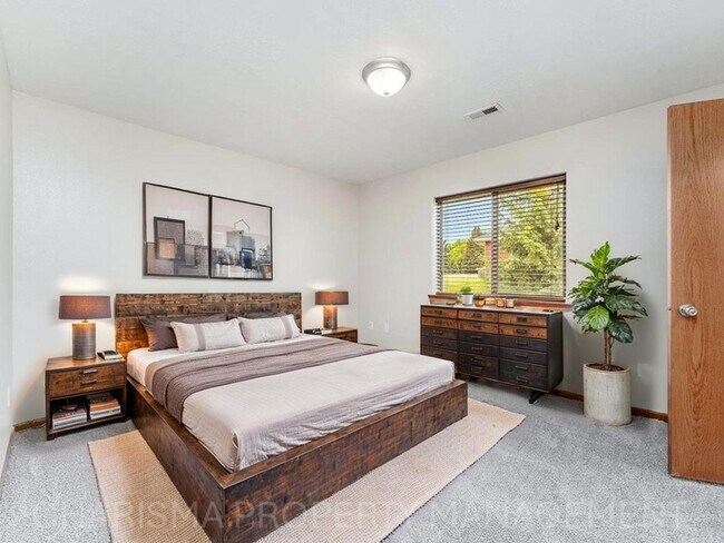 Building Photo - TRANQUIL 2 BEDROOM TWINHOME IN BALTIC, LUX...