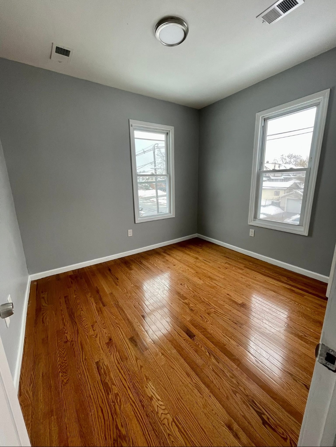 Building Photo - 345 Kaplan Ave