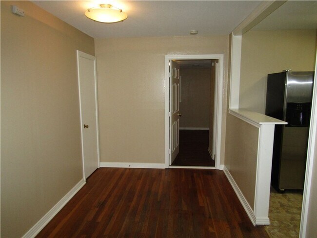 Building Photo - East Austin 3x2 Home Near Downtown & UT