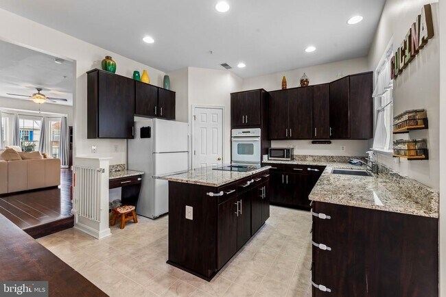 Building Photo - 2552 Blue Water Blvd