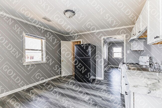 Building Photo - 115 E Willard St